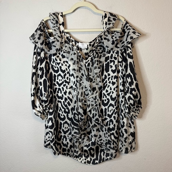 Hot in Hollywood Black White Open Shoulder Flowy Cheetah Print Blouse Top Sz XL - Picture 1 of 10